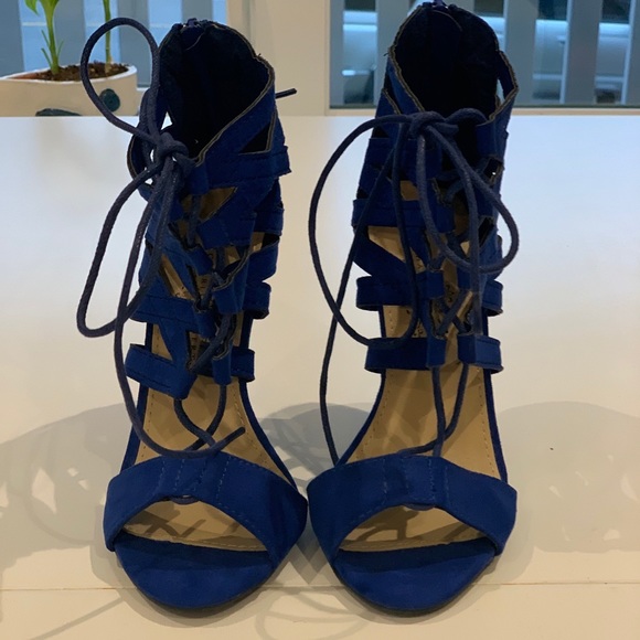 Heels - Picture 2 of 3